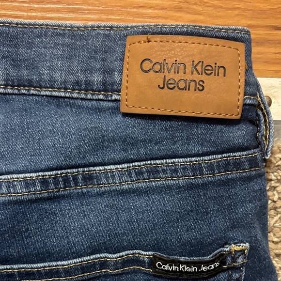 Calvin Klein Woman’s 6 Medium Wash Skinny Jeans Excellent Condition - Picture 9 of 12